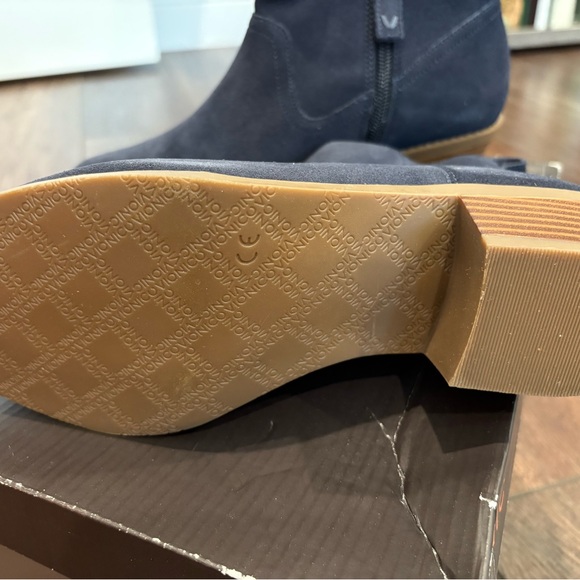 Brand new in box suede leather VIONIC Boots - Picture 3 of 4